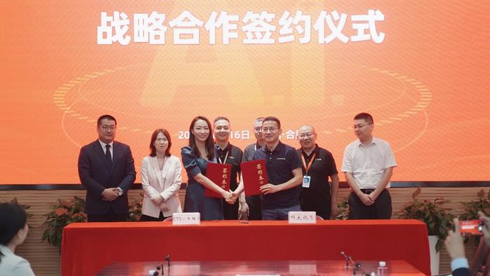科大讯飞AI学习机与ETS中国签署战略合作协议：将引入托福青少年内容