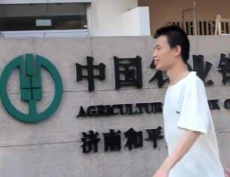 北大魏东一回家相亲？着装与以往大不相同，网友：不适合恋爱-第2张图片-阿卡索