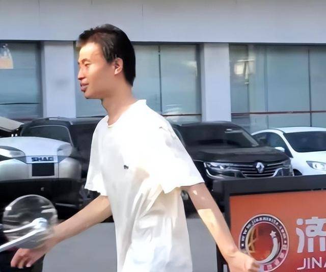 北大魏东一回家相亲？着装与以往大不相同，网友：不适合恋爱-第4张图片-阿卡索