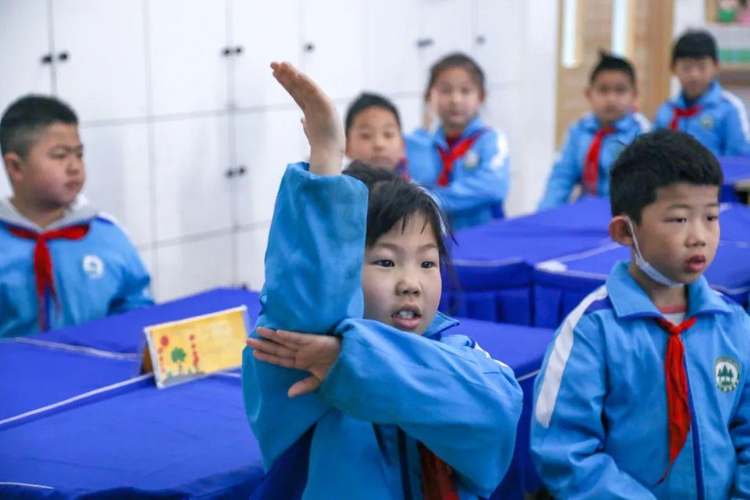 中国萌娃跟外教老师一对一学英语：南湖行知最可爱外教！辛迪老师您好-第14张图片-阿卡索