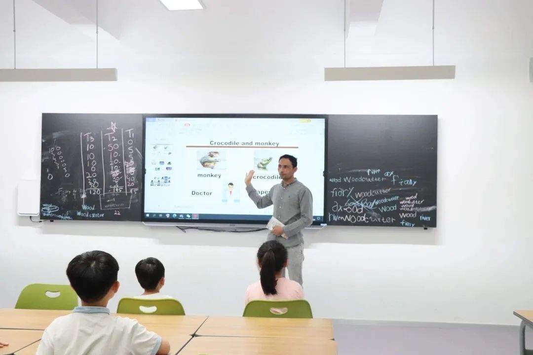 惠州外教一对一：新作丨惠州宏华学校8号楼/几何秩序下红砖的魅力-第67张图片-阿卡索