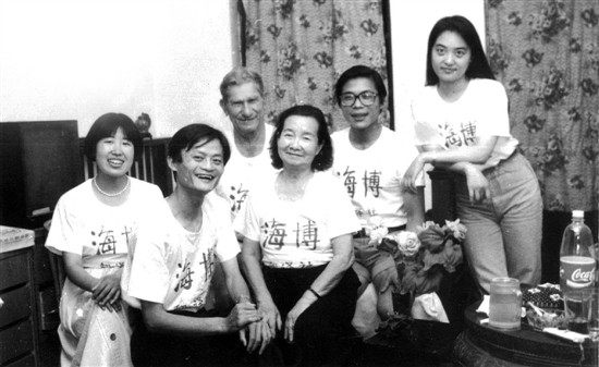 杭州英语角 不知妻子美丽的刘强东，生活在普通家庭的马化腾，后悔创造阿里云的马云，以及一无所有的王健林-第2张图片-阿卡索