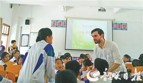 广东足球外教一对一多少钱：为了让孩子们享受均衡的教育，新丰县尽力了！-第5张图片-阿卡索