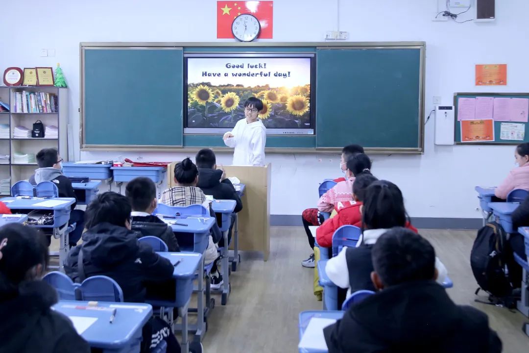 太仓外教一对一：这所好学校居然让家长在雨中排队……-第17张图片-阿卡索