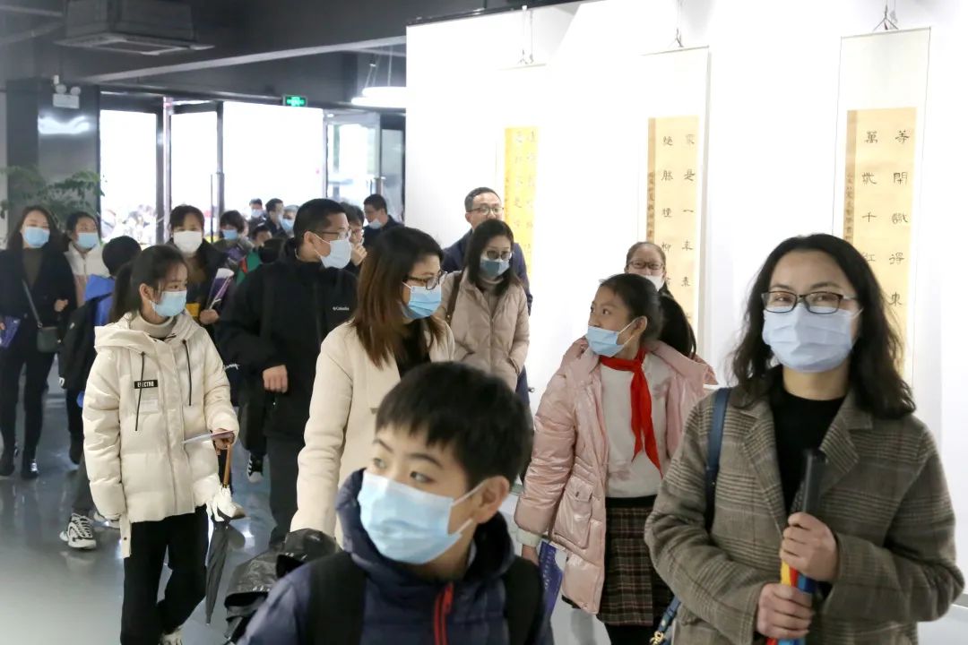 太仓外教一对一：这所好学校居然让家长在雨中排队……-第4张图片-阿卡索