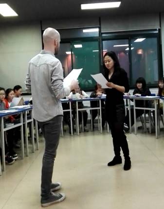 一对一外教自我介绍怎么说：外教格雷戈里和中文和法国国际课程的第一课-第3张图片-阿卡索