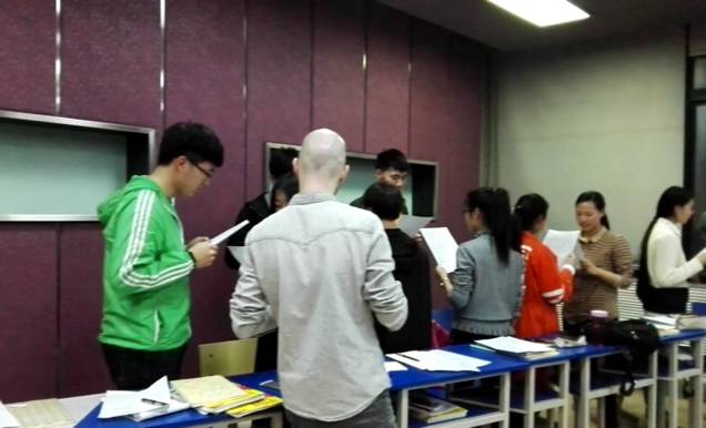 一对一外教自我介绍怎么说：外教格雷戈里和中文和法国国际课程的第一课-第4张图片-阿卡索