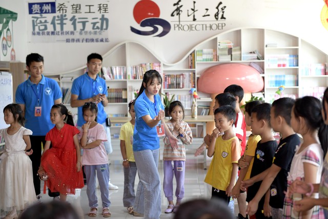 外教采取一对一上课：立体化能力塑造！一对一外教课助力培养儿童多元语言素养-第2张图片-阿卡索