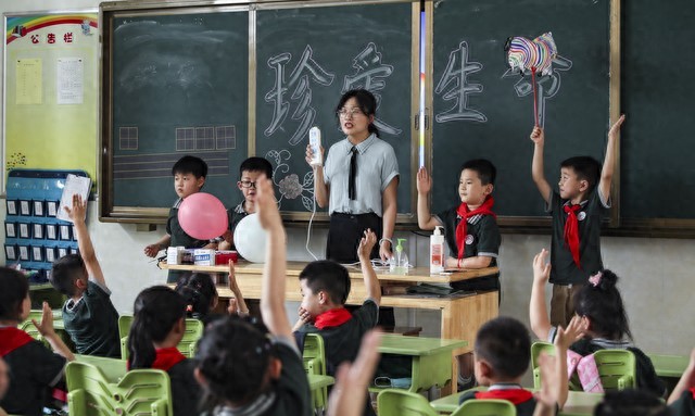 里有一对一外教：自信表达？一对一线上外教给予的心理赋能