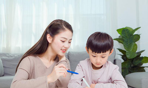 线上外教一对一：推荐的在线英语机构在2024年：高成本性能和高质量服务-第2张图片-阿卡索
