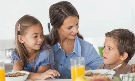 外教一堂课时间：两家英语英语中的哪一个具有更多优势以及如何收费？-第3张图片-阿卡索