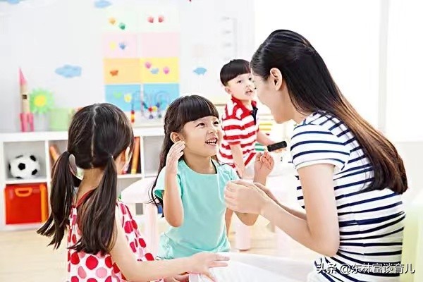 幼园请一对一外教老师好吗：父母也想去公共幼儿园，即使他们争先恐后地进入公共幼儿园，但是对私人幼儿园没有优势吗？-第8张图片-阿卡索