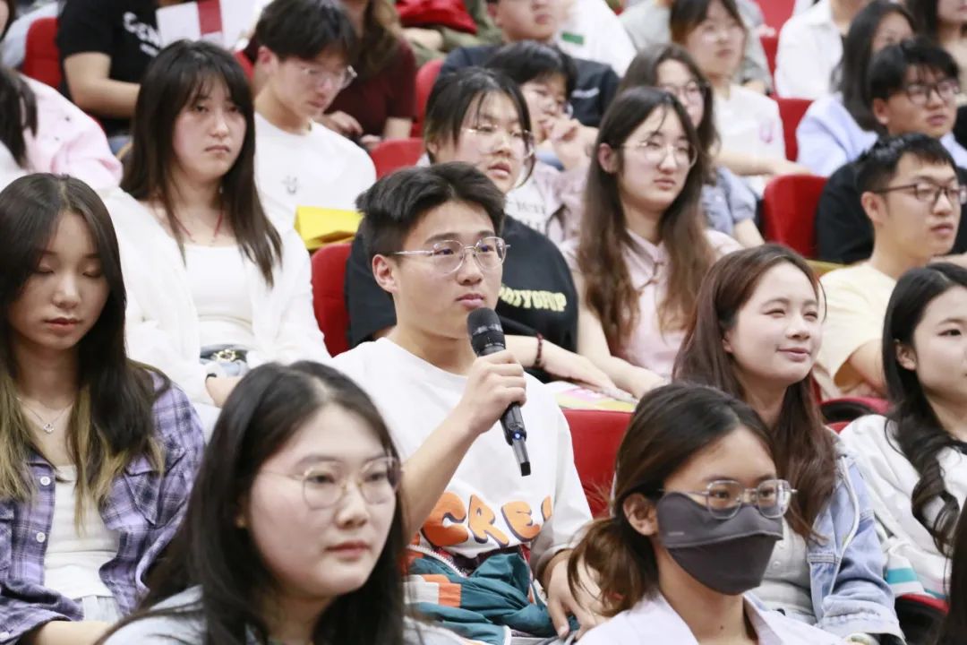 青岛雅思外教口语一对一怎么样：青岛雅思盛典圆满举行，权威解读与双语脱口秀助力备考-第6张图片-阿卡索