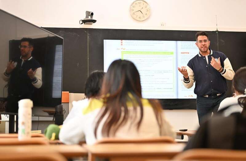 相声一对一外教老师：老外在中国：西语外教与相声结下的奇妙情缘-第3张图片-阿卡索