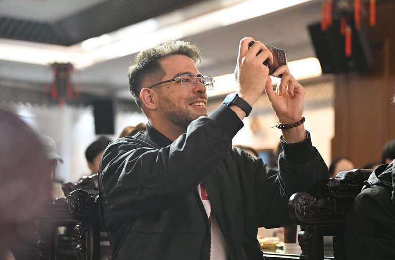 相声一对一外教老师：老外在中国：西语外教与相声结下的奇妙情缘-第5张图片-阿卡索