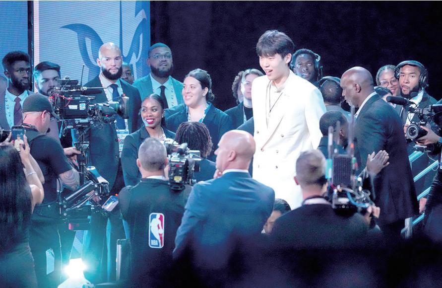 国内一对一外教篮球：青岛男篮小将杨瀚森，20岁能否从NBA成功起跳？-第4张图片-阿卡索