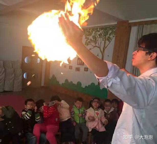 幼园需要一对一外教吗：幼儿园老师邀家长进课堂当小老师，该准备些什么？-第14张图片-阿卡索