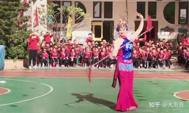 幼园需要一对一外教吗：幼儿园老师邀家长进课堂当小老师，该准备些什么？-第19张图片-阿卡索