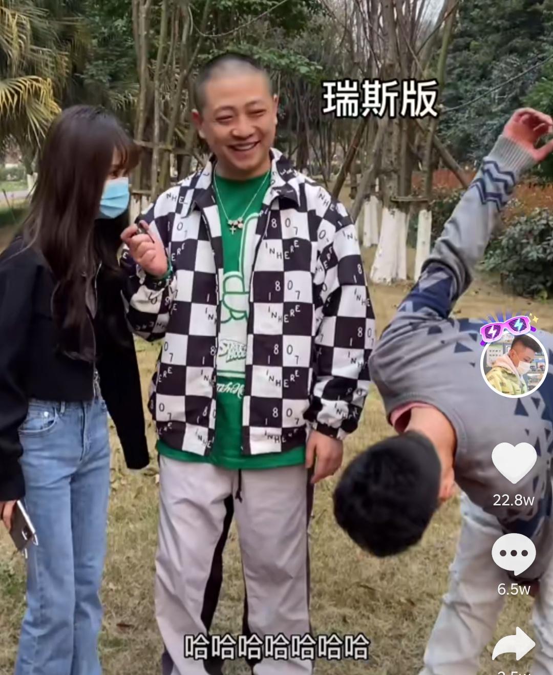 成都阿卡索：成都大哥人民公园帮老外相亲，全程高能！你见过这场面吗？-第8张图片-阿卡索