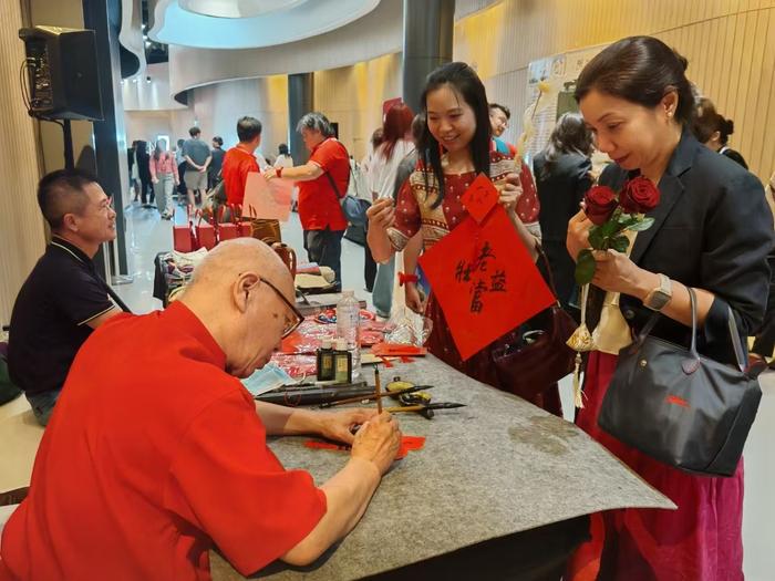 泰语外教：泰国教师点赞中国吸引力，称现在不少人想来中国留学-第3张图片-阿卡索