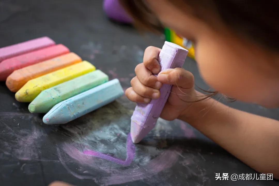 外教一对一 五岁有必要：女儿上中班，我为何已经给她换了3个幼儿园？-第4张图片-阿卡索