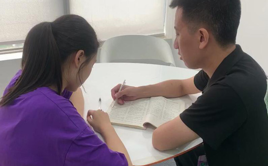 绍兴英语外教一对一教学收费标准：尖锋教育一对一收费贵吗？快来看看课程价格表