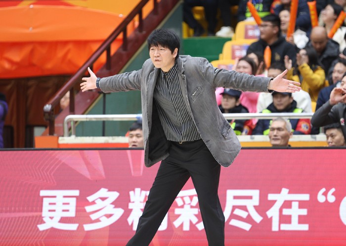 山东男篮助理教练外教：山东男篮客胜福建疯狂上分！狂飙之势究竟还能持续多久？