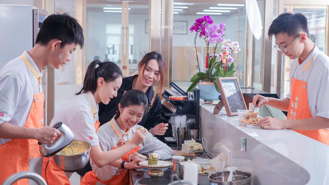 俄语一对一外教几年能学会：Nanwai：学校的高质量学位数量有所增加，各个级别的学生都可以大胆地填写申请！ ｜校长的采访-第12张图片-阿卡索