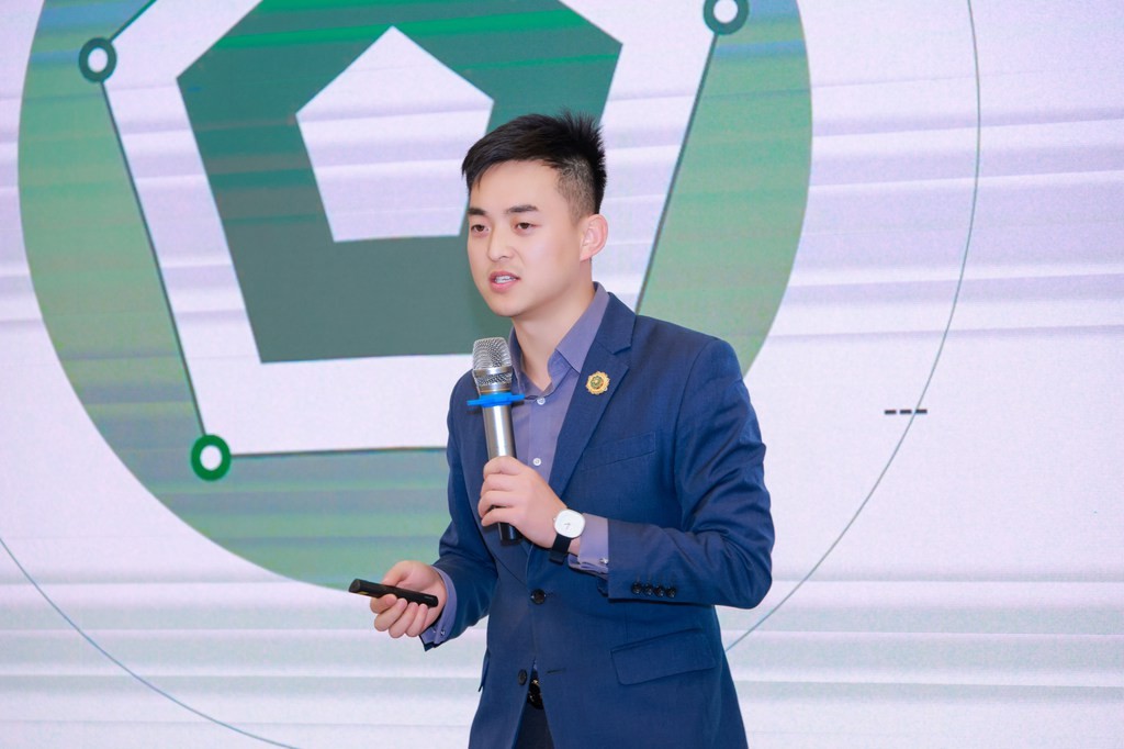ai课和外教一对一课的区别：AI课程哪家好？深入剖析线上与线下教学模式的优劣对比-第4张图片-阿卡索