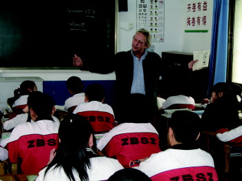 一对一外教英语：部分学校计划邀请外教辅导学生
