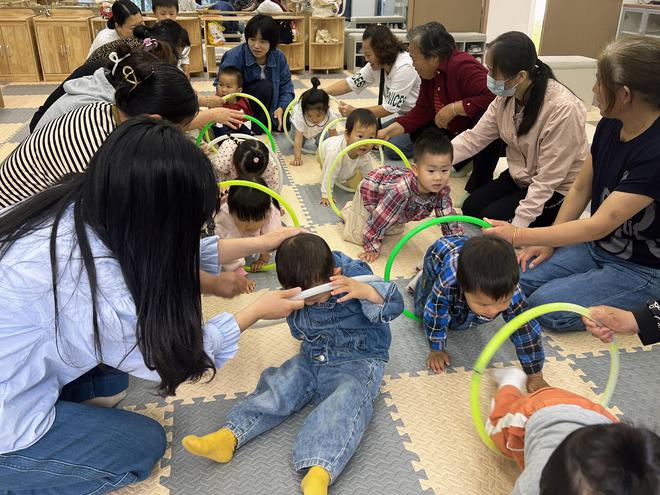 哪家英语外教一对一好：景山社区开展欢乐亲子课堂，共筑温暖成长乐园-第2张图片-阿卡索
