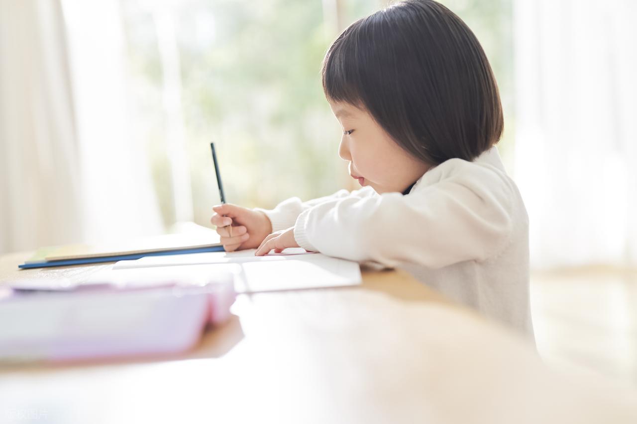网上幼英语外教一对一：跨越屏幕的文化桥梁，线上一对一助力儿童感知多元世界-第4张图片-阿卡索