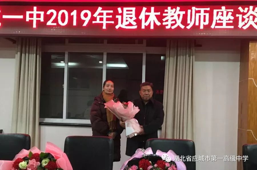 外教一对一群辅导老师怎么说：【老师】“一组普通的5060英语人”，并为年中学的Yingcheng选出并出版了90岁生日论文大赛-第12张图片-阿卡索
